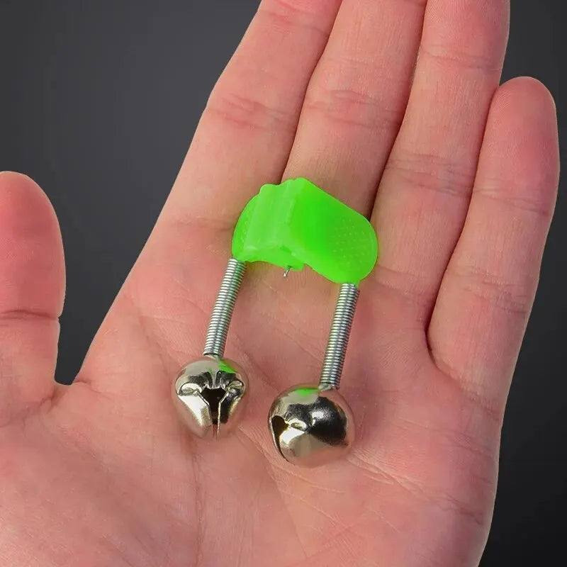Conjunto de 5 Peças de Alarme de Mordida para Pesca – Sino para Vara de Pesca, Clipes de Ponta, Anel Verde de ABS, Acessório de Pesca ao Ar Livre com Detalhes Metálicos