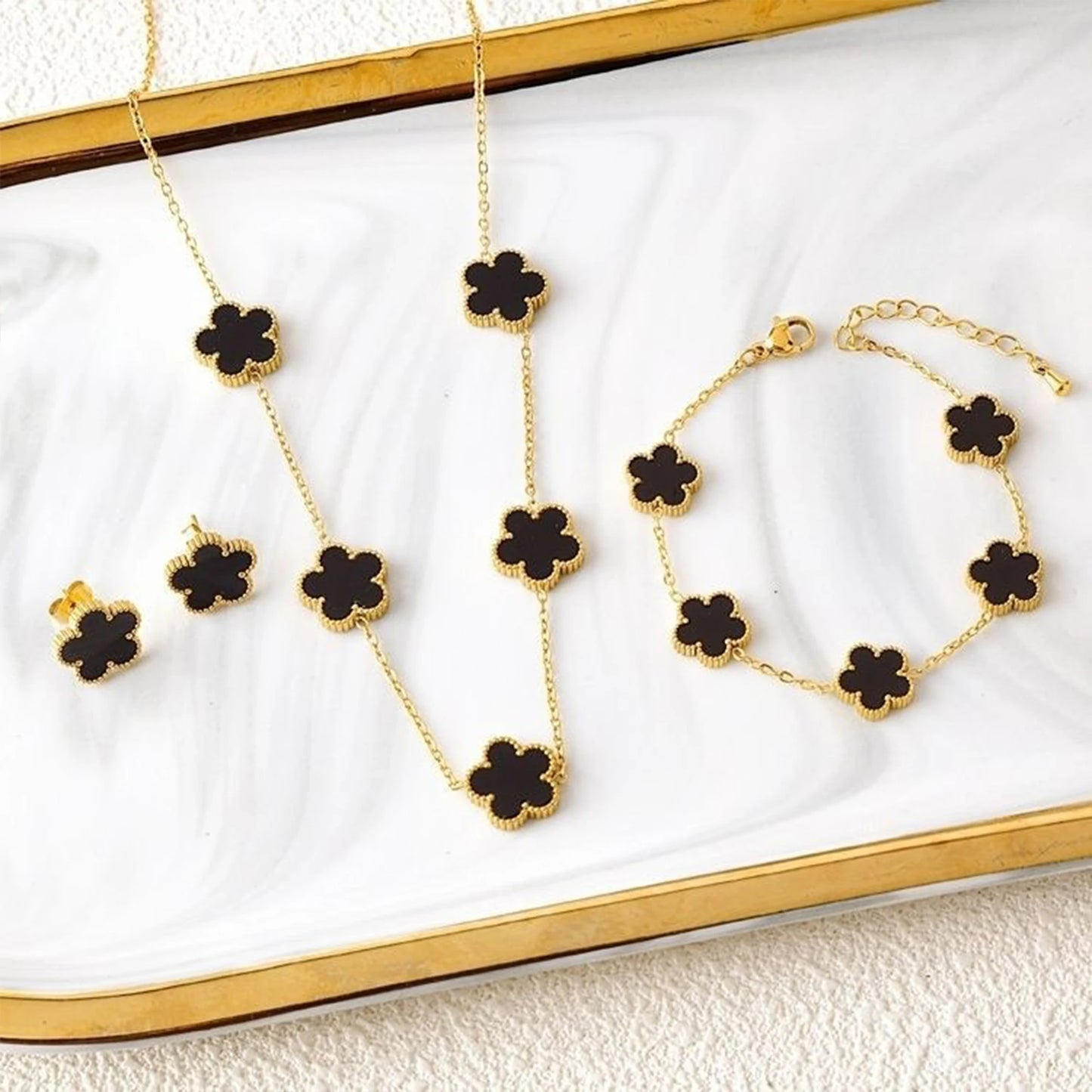Conjunto de Joias Femininas 18k Banho de Ouro - Colar, Brincos e Pulseira com Flor de Cinco Pétalas para Festa e Uso Diário