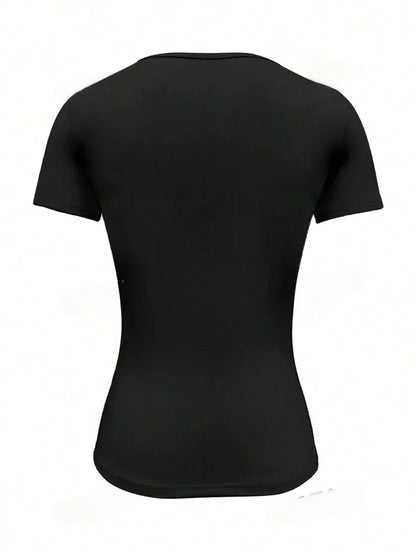 Camiseta Feminina Básica, Decote Redondo, Manga Curta e Cropped - Tendência Y2K 2024