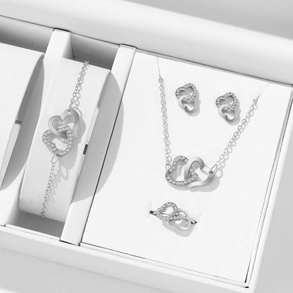 Conjunto de Joias Elegantes e Fashion 5 Peças – Brincos, Colares, Pulseiras e Anel em Formato de Coração com Strass Dourado