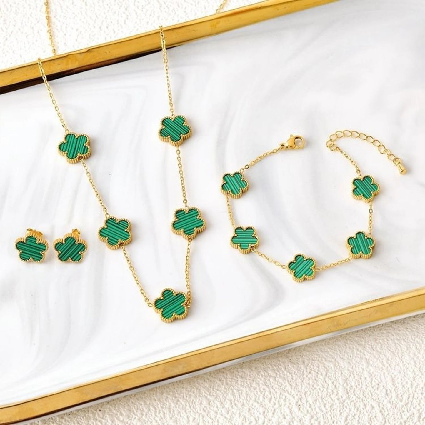 Conjunto de Joias Femininas 18k Banho de Ouro - Colar, Brincos e Pulseira com Flor de Cinco Pétalas para Festa e Uso Diário