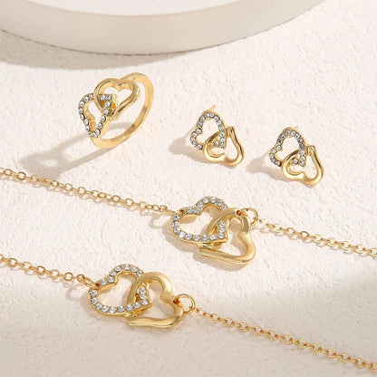 Conjunto de Joias Elegantes e Fashion 5 Peças – Brincos, Colares, Pulseiras e Anel em Formato de Coração com Strass Dourado
