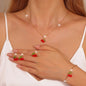 Conjunto de Joias Elegantes e Fashion 5 Peças – Brincos, Colares, Pulseiras e Anel em Formato de Coração com Strass Dourado