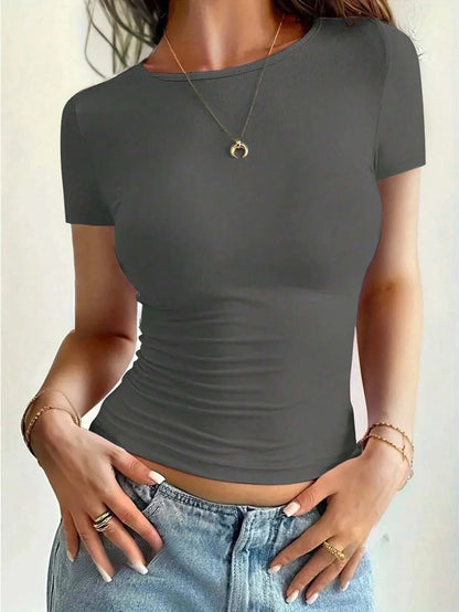 Camiseta Feminina Básica, Decote Redondo, Manga Curta e Cropped - Tendência Y2K 2024