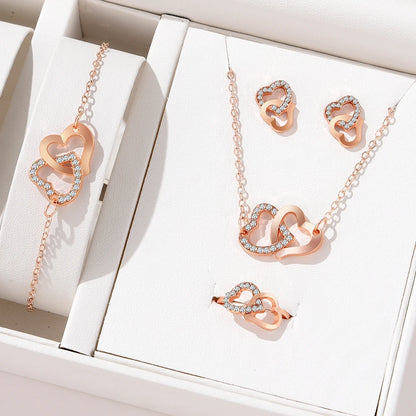 Conjunto de Joias Elegantes e Fashion 5 Peças – Brincos, Colares, Pulseiras e Anel em Formato de Coração com Strass Dourado