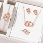 Conjunto de Joias Elegantes e Fashion 5 Peças – Brincos, Colares, Pulseiras e Anel em Formato de Coração com Strass Dourado